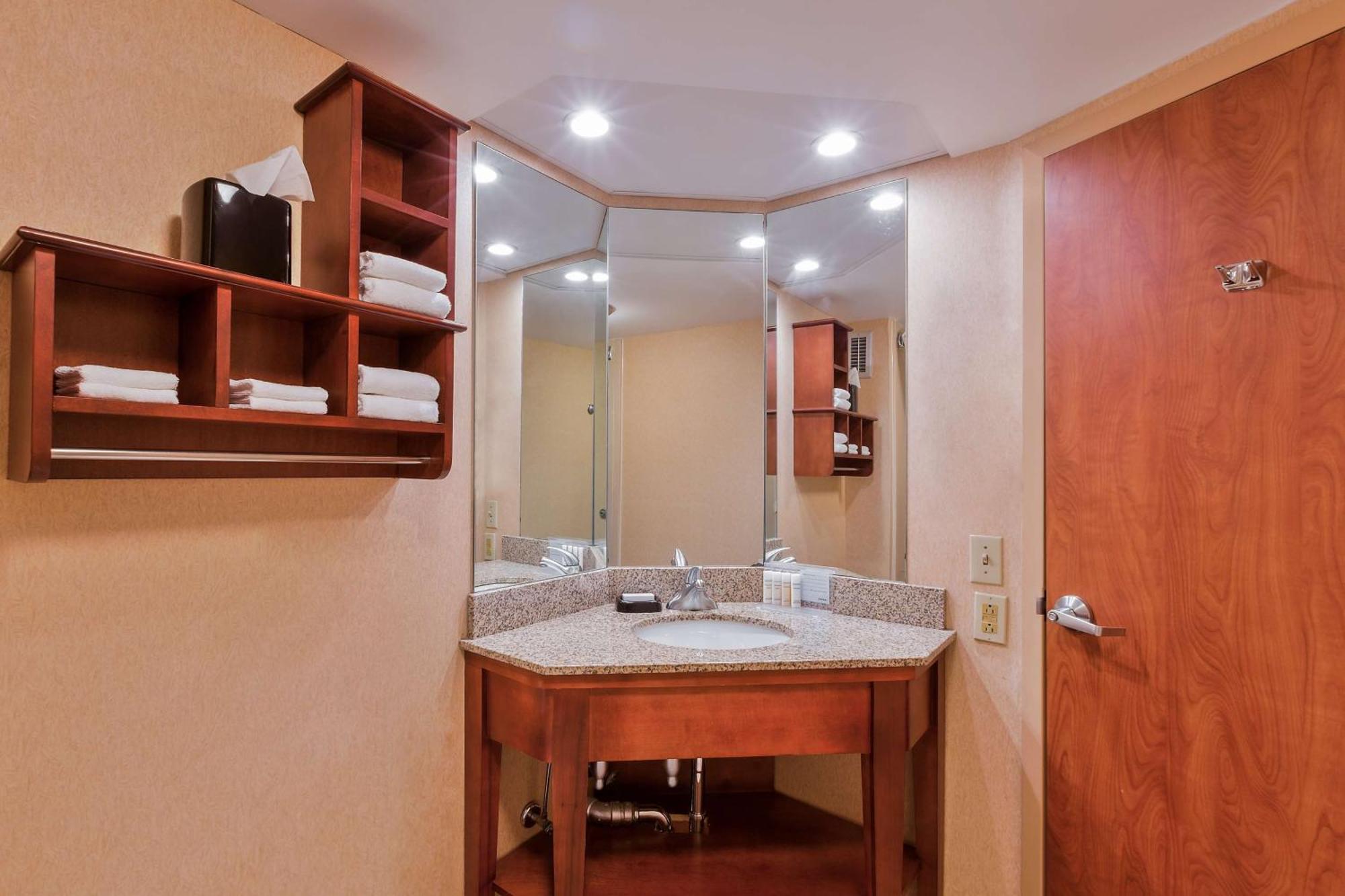 King Suite - Non-Smoking,1551960829:JPEG